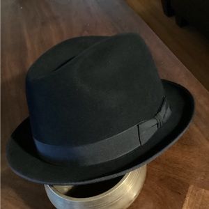 Black Stingy Brim Fedora